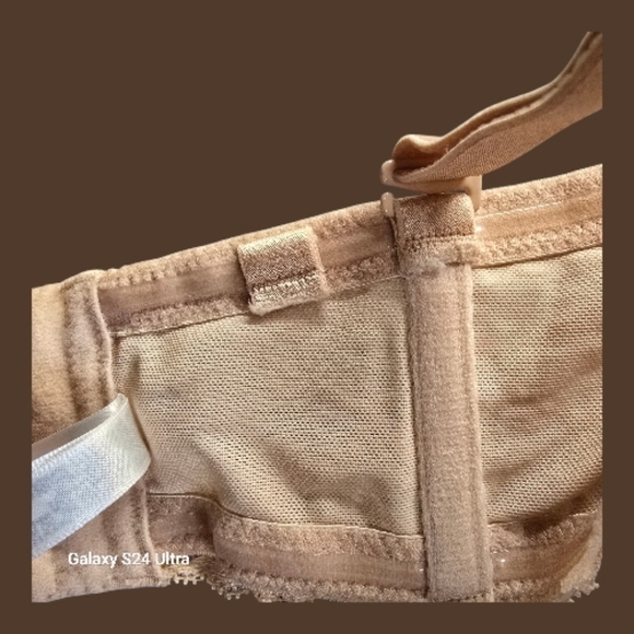 Torrid Beige Lightly Lined Multiway Strapless Bra Size 42C Staps Included EUC - Picture 11 of 16